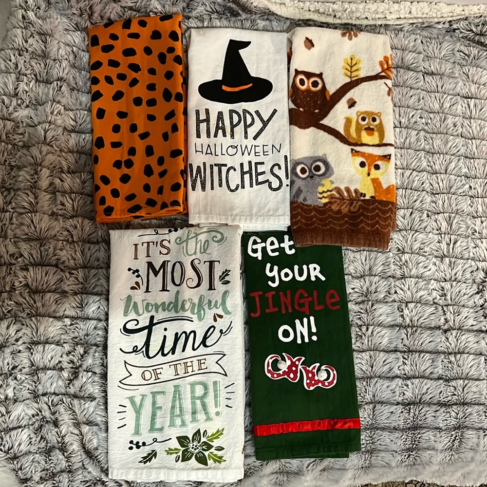 Set Of 5 Decorative & Seasonal Festive Themed Hand Towels